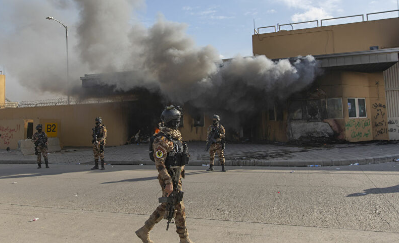 伊拉克巴格达美国大使馆遭火箭弹袭击,安全消息人士透露